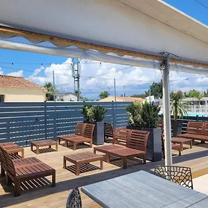 Familiales Dans Avec Piscine , Fréjus France